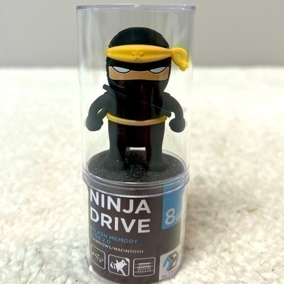 No. 8 Brands Other - No 8 Brands Gizmos Ninja USB 8GB